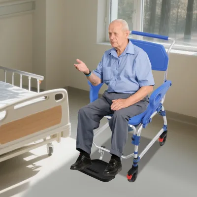 Chaise de toilette à roulettes avec freins – image 3